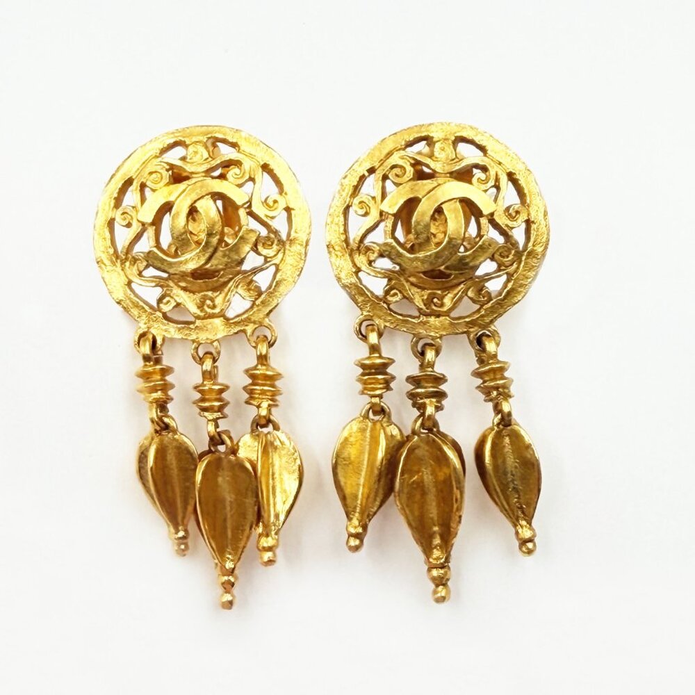 Chanel Vintage Gold Plated Round CC  Filigree  Spear Dangle Clip on Earrings